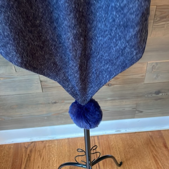 Gorgeous, scoopneck or off the shoulder poncho - Picture 3 of 5